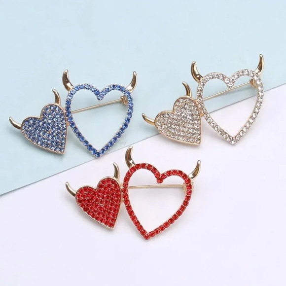 VQ Hearts Brooch - Picture 3 of 7